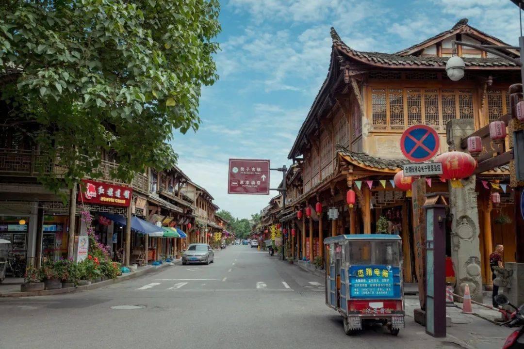 梨形身材的两条牛仔裤,你会喜欢哪条